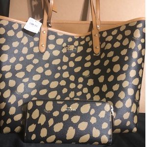 REVERSIBLE coach purse and matching wallet set